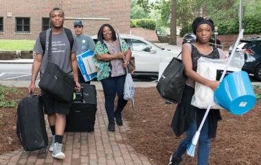 students during move-in day